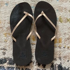 Reef- metallic colored flip flop size 9 ladies